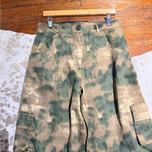 NWT PRETTY LITTLE THING SHAPE CAMO WIDE LEG PANT, SIZE 4 - Picture 9 of 11